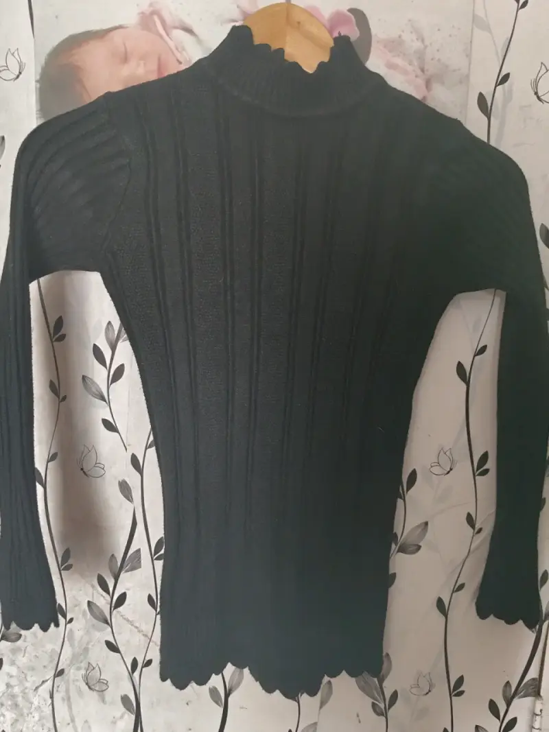 Suéter negro de punto para mujer