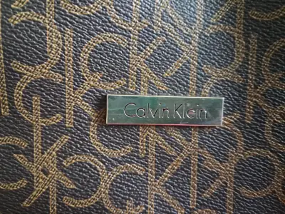 Bolso de mano Calvin Klein marrón y lila - miniatura 2