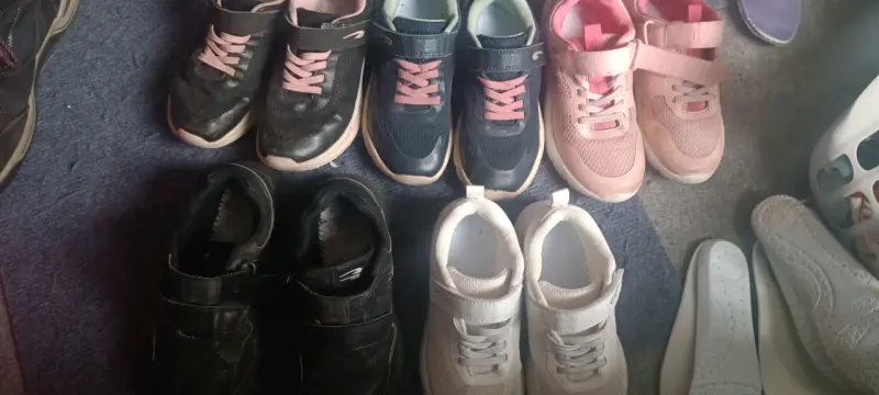 Lote de zapatillas deportivas para niños número 33