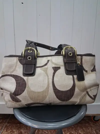Bolso de mano Coach beige y marrón - miniatura 1