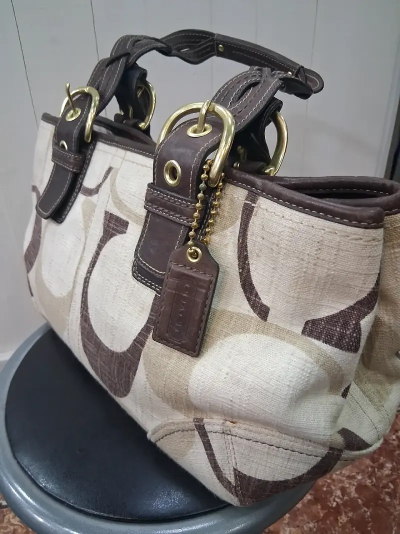 Bolso de mano Coach beige y marrón - 2
