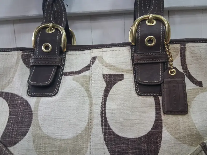 Bolso de mano Coach beige y marrón - 4