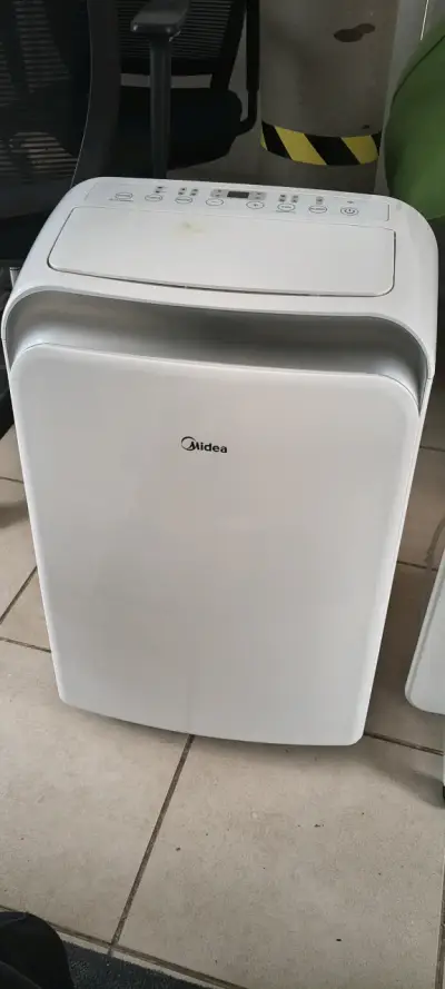 Aire acondicionado portátil Midea blanco - miniatura 1