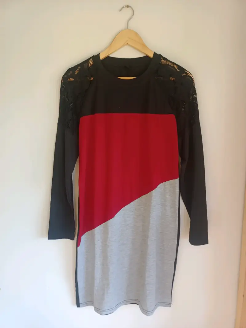 Vestido casual tricolor con encaje