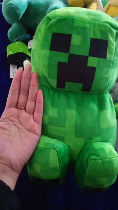 Peluche Creeper de Minecraft verde - miniatura 2