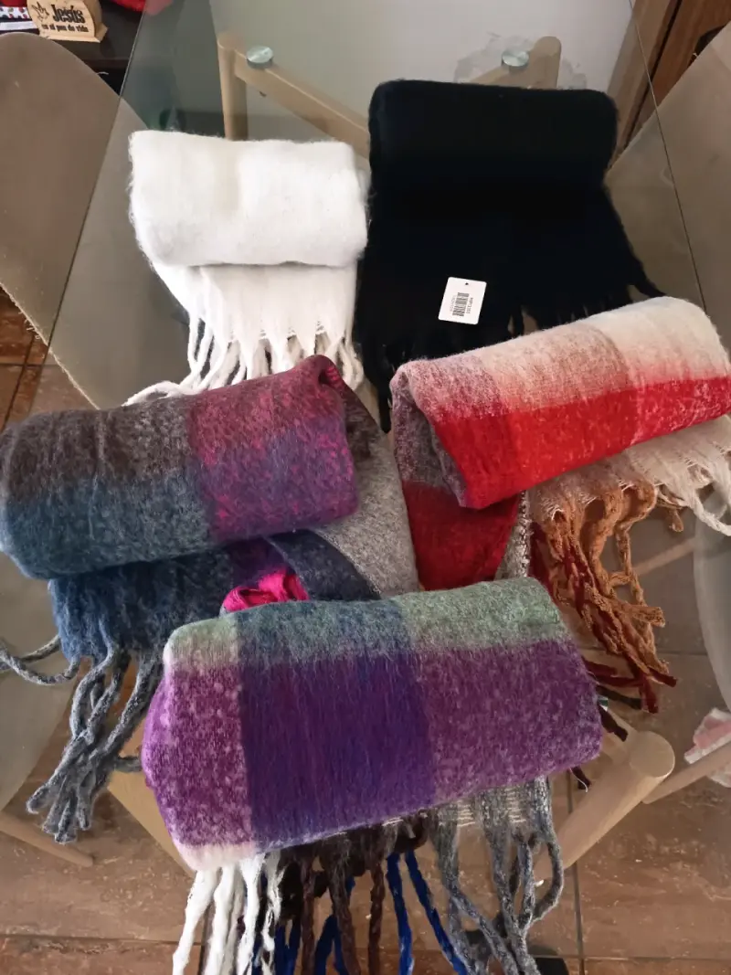 Jeans de mezclilla con diseño rasgado para mujer - 1