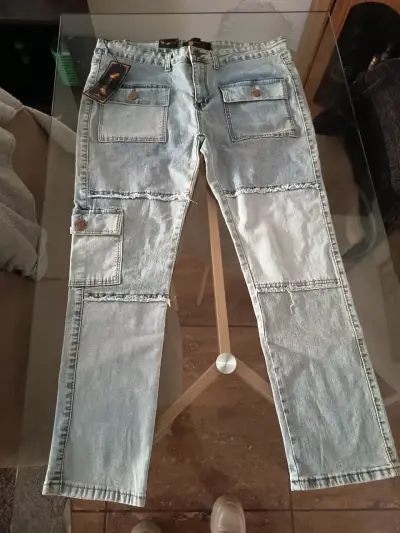 Jeans de mezclilla con diseño rasgado para mujer - miniatura 2