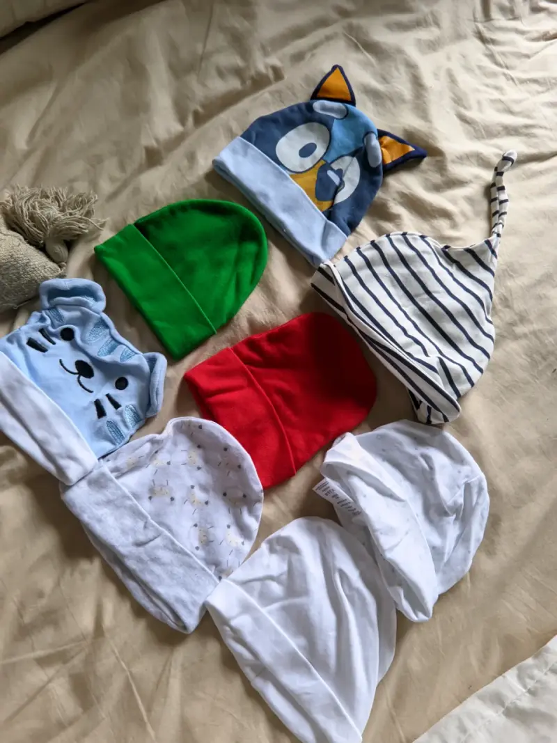 Set de gorros para bebé (RN) en varios diseños - 1