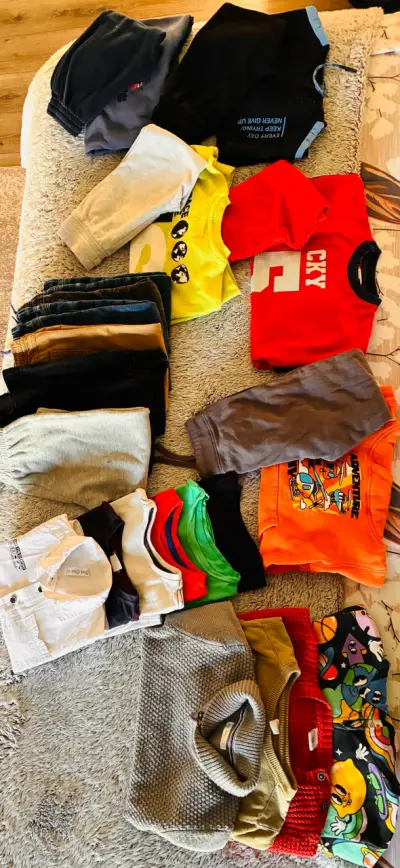 Lote de ropa y calzado infantil variado - miniatura 1