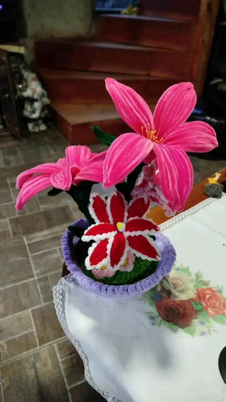 Arreglo Floral Decorativo con limpiapipas en Mace - 2