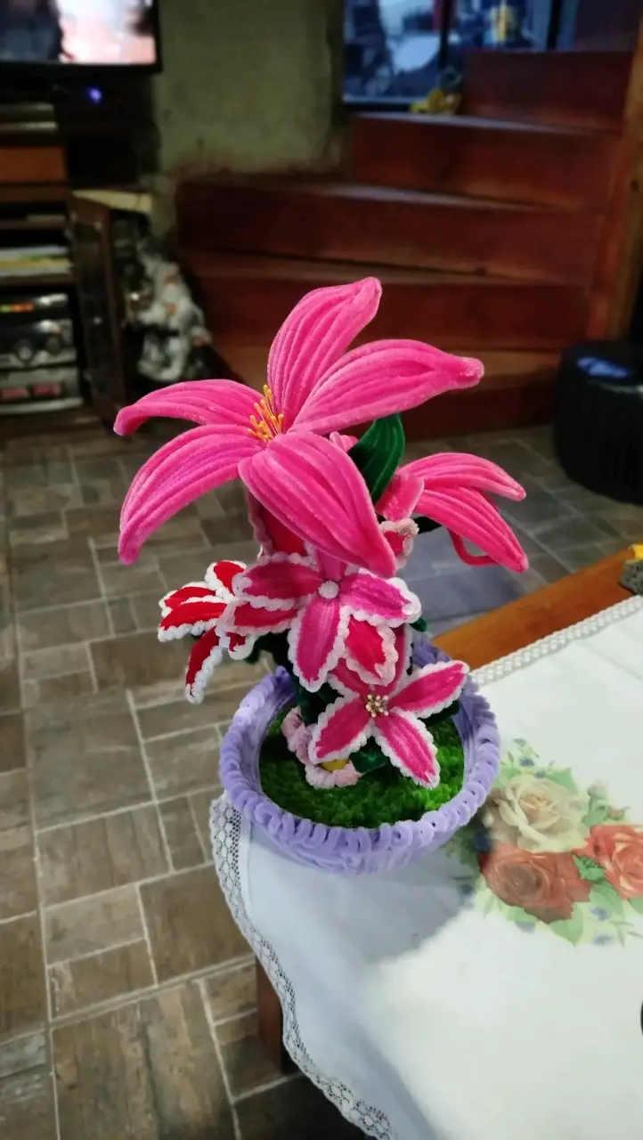 Arreglo Floral Decorativo con limpiapipas en Mace - 3