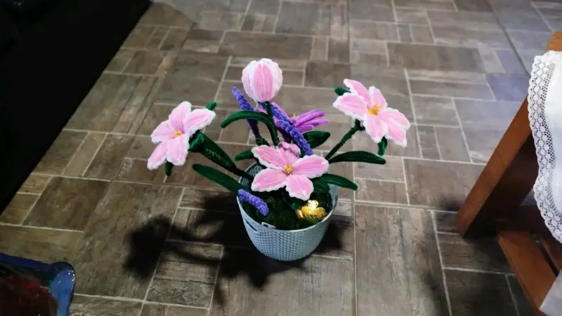 Arreglo Floral Decorativo con limpiapipas en Mace - 4