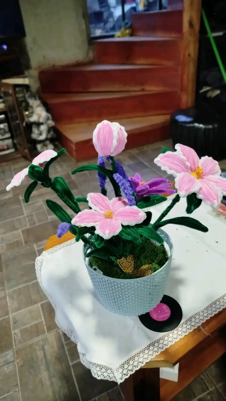 Arreglo Floral Decorativo con limpiapipas en Mace - 5
