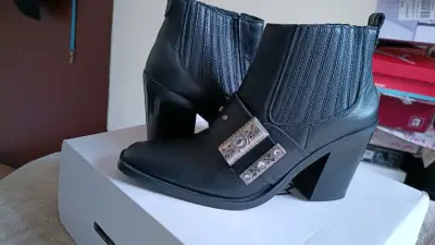 Botines de cuero negro modelo western.n°35 - miniatura 2