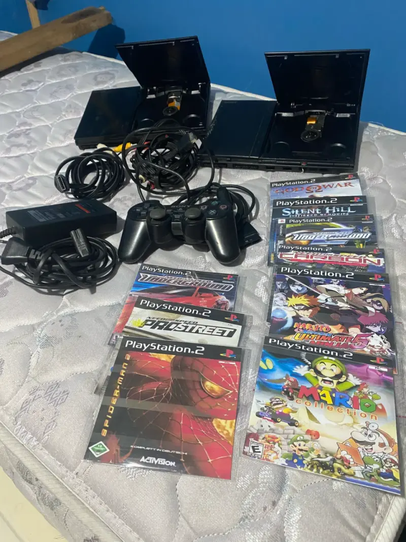 Consolas PlayStation 2 con juegos y accesorios