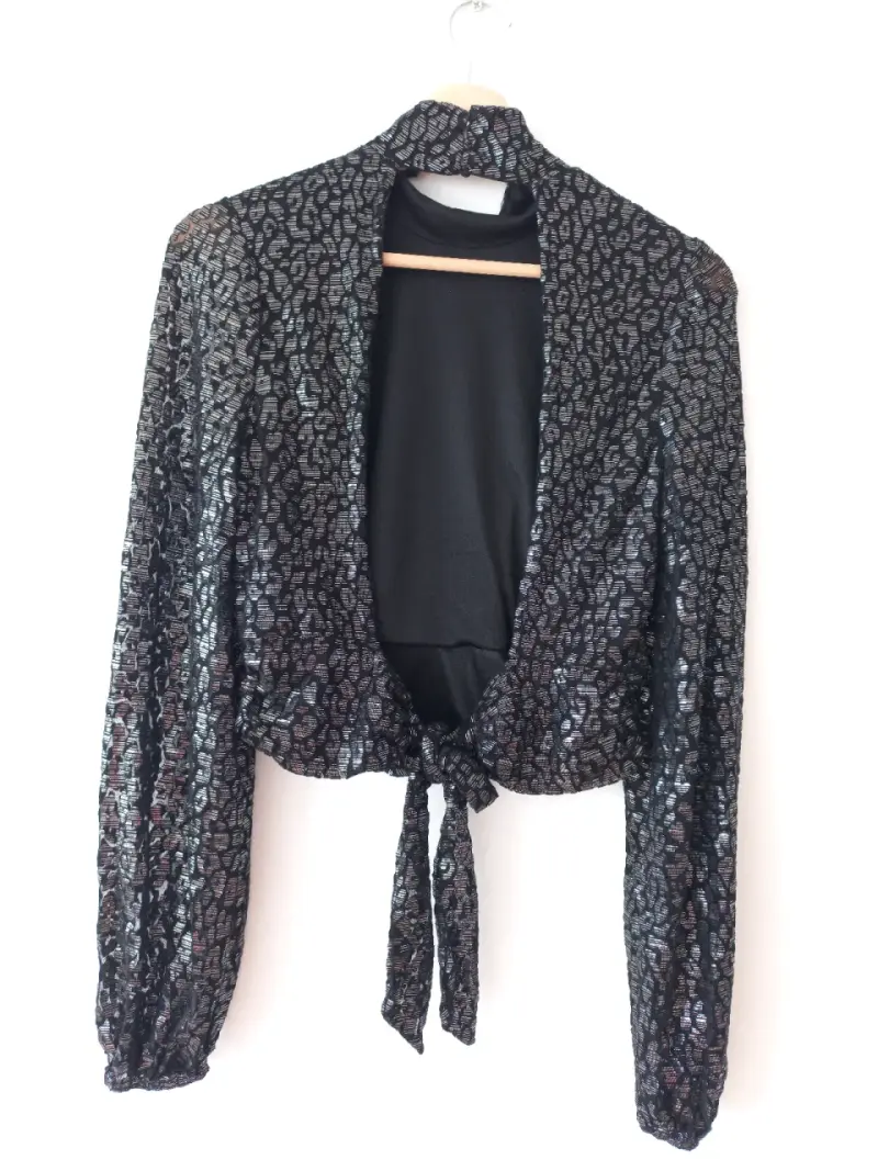 Blusa de lentejuelas negra Bershka elegante - 2