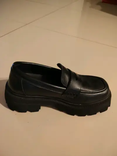 Zapatos mocasines negros con suela gruesa - miniatura 2