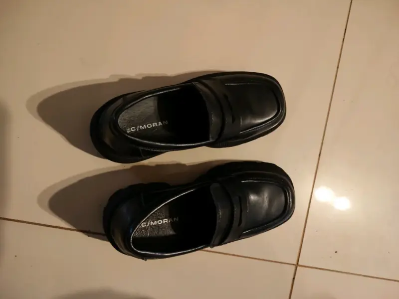 Zapatos mocasines negros con suela gruesa - 3