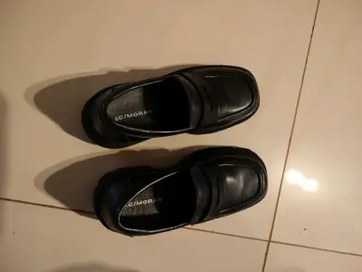 Zapatos mocasines negros con suela gruesa - miniatura 3