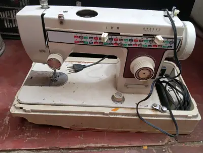 Máquina de Coser LMR Vintage con Pedal - miniatura 2