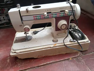 Máquina de Coser LMR Vintage con Pedal - miniatura 3