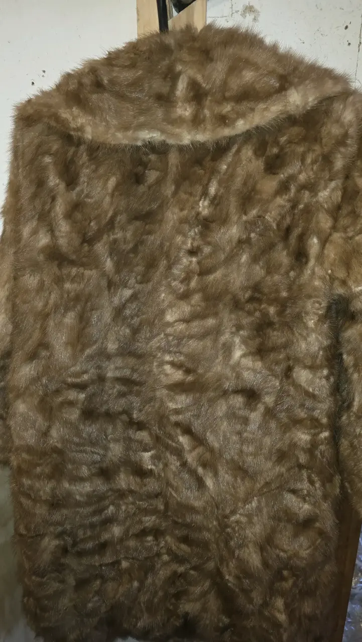 Abrigo de piel marrón elegante - 4