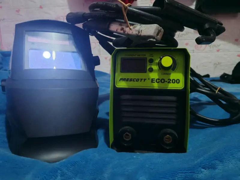 Soldadora Inversora Prescott ECO-200 con Careta