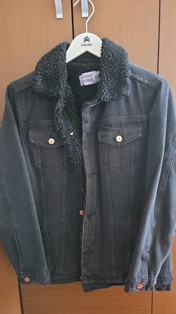 Chaqueta de mezclilla negra con forro de borrego - 1