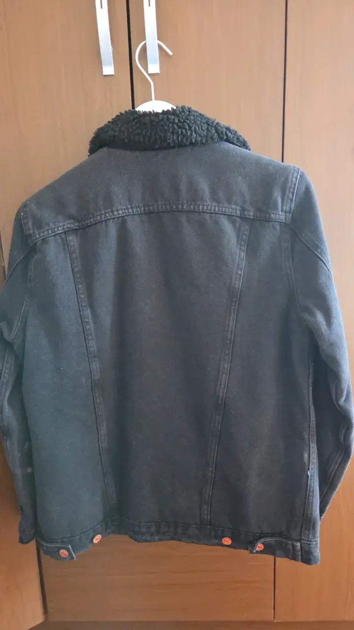 Chaqueta de mezclilla negra con forro de borrego - 2