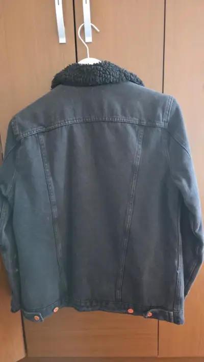 Chaqueta de mezclilla negra con forro de borrego - miniatura 2