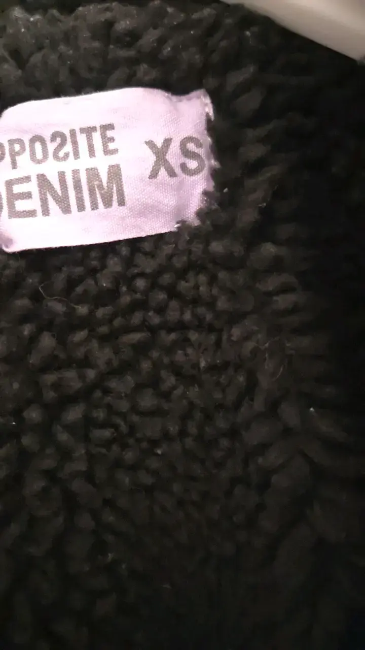 Chaqueta de mezclilla negra con forro de borrego - 3