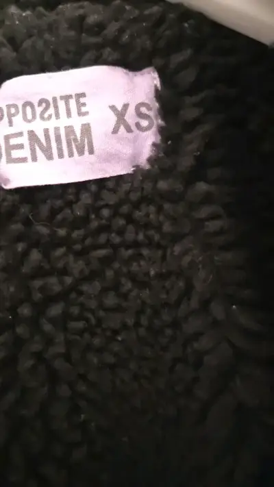 Chaqueta de mezclilla negra con forro de borrego - miniatura 3