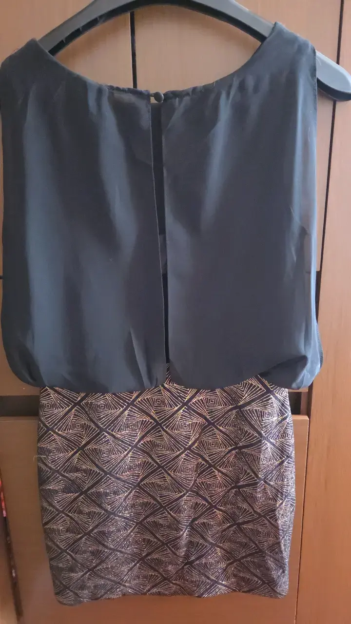 Vestido elegante sin mangas con diseño geométrico - 2