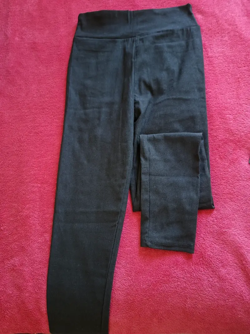 Leggings negros de mujer con bolsillos traseros - 1