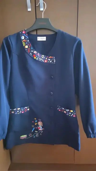 Chaqueta Escolar Azul con Bordado Infantil - miniatura 1