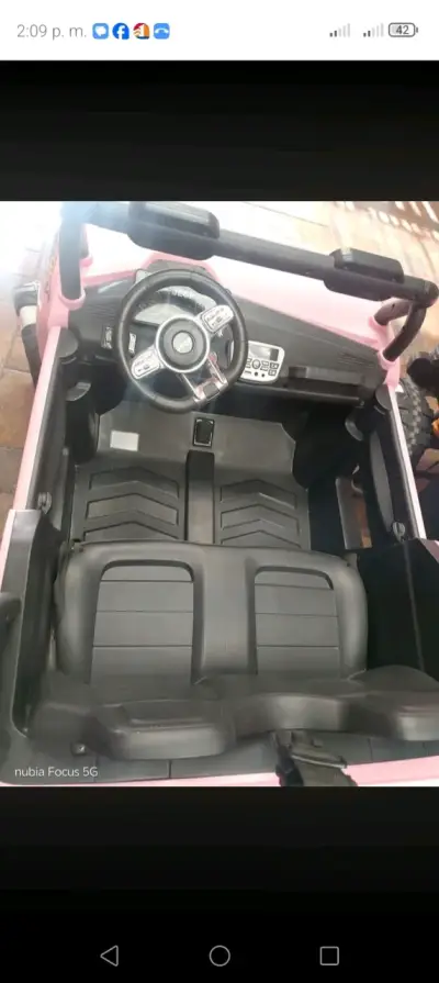 Auto eléctrico infantil Jeep rosa con luces LED - miniatura 1
