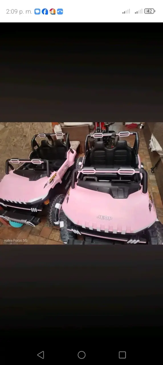 Auto eléctrico infantil Jeep rosa con luces LED - 2