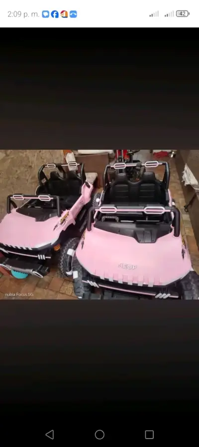 Auto eléctrico infantil Jeep rosa con luces LED - miniatura 2
