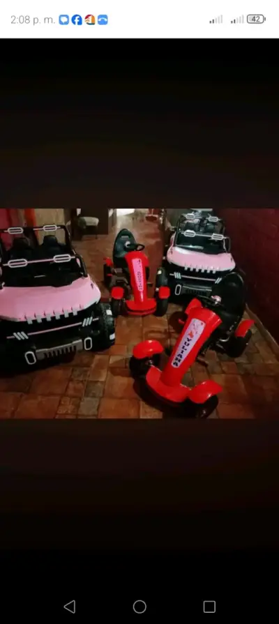 Auto eléctrico infantil Jeep rosa con luces LED - miniatura 4