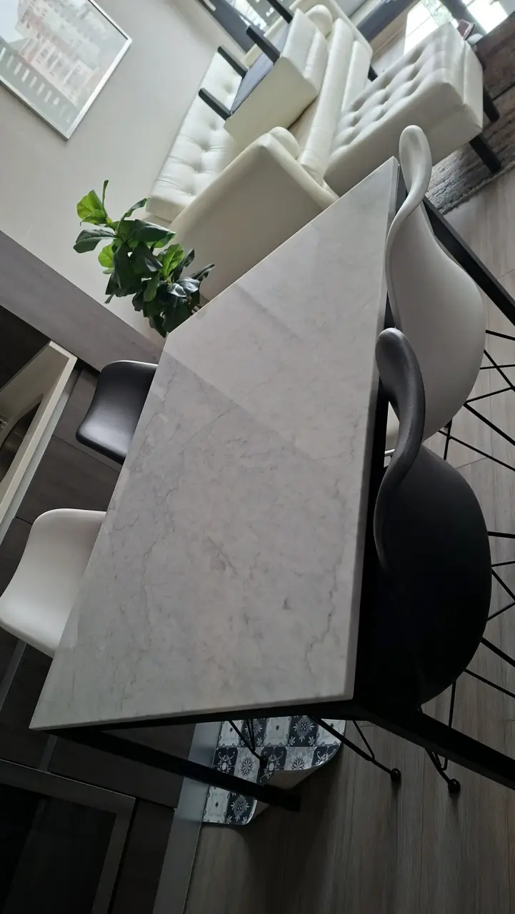 Mesa de comedor con cubierta de mármol - 2