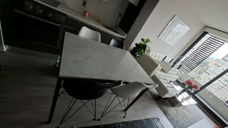 Mesa de comedor con cubierta de mármol - 3