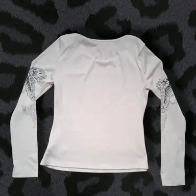 Polera manga larga con diseño de cruces - miniatura 2