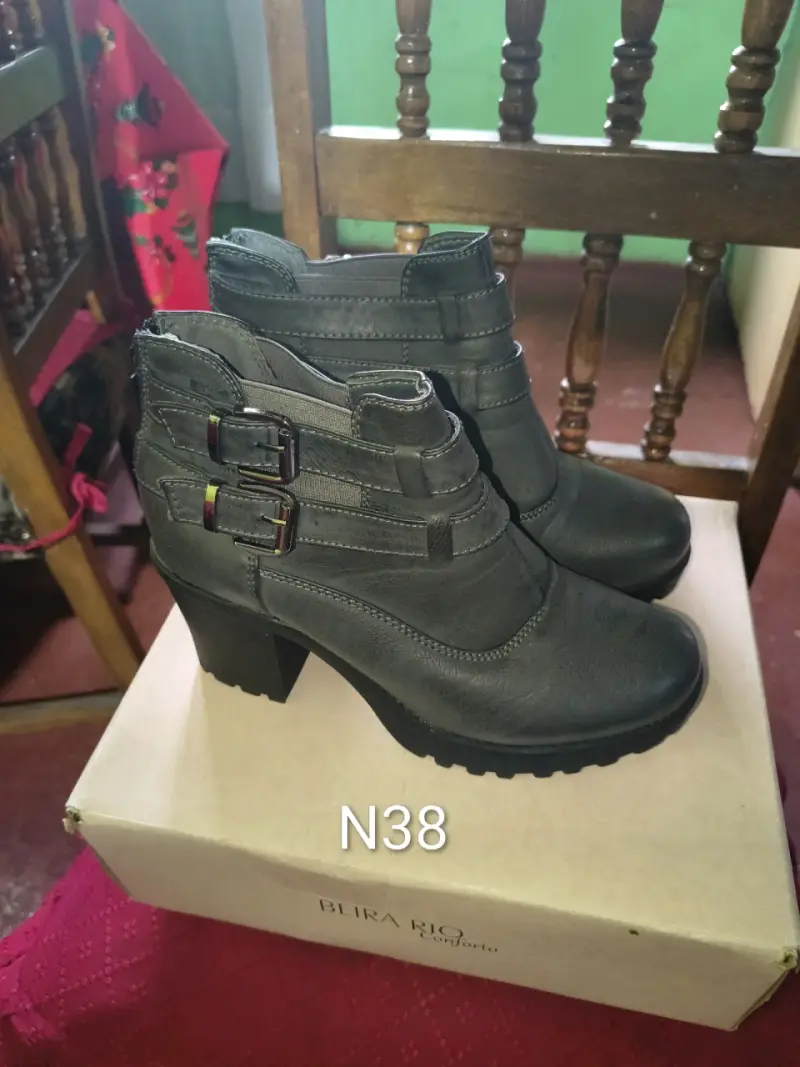 Botines de cuero, tacones y zapatos - 4