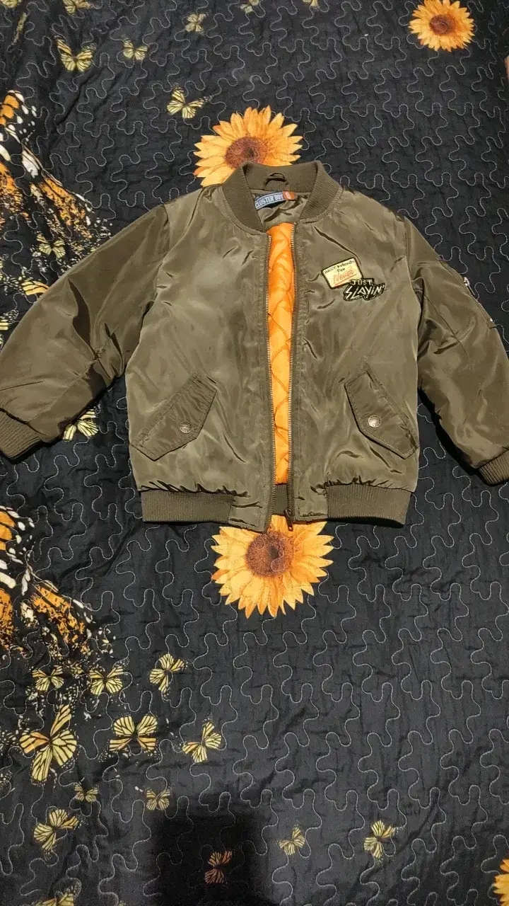 Chaqueta bomber verde para niño con forro naranja - 1