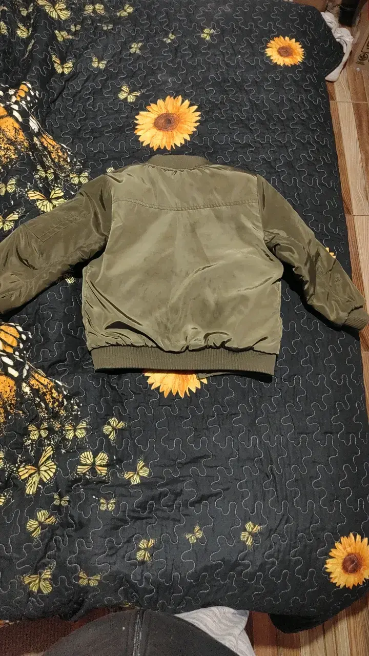 Chaqueta bomber verde para niño con forro naranja - 2