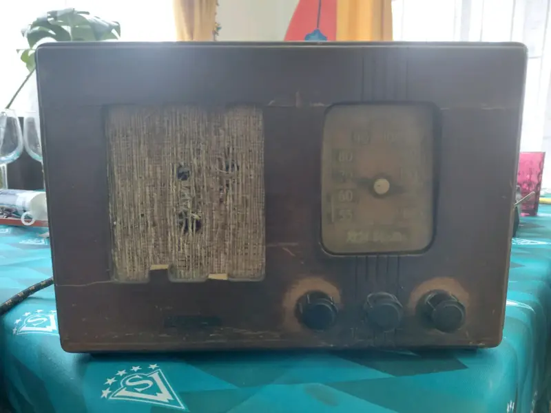Radio antigua RCA Victor de madera - 1
