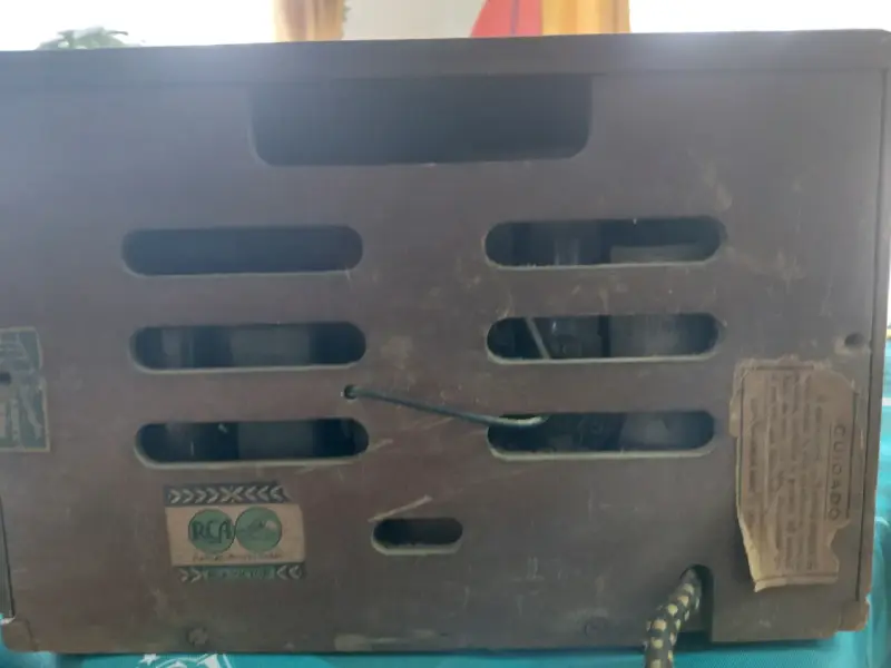 Radio antigua RCA Victor de madera - 2