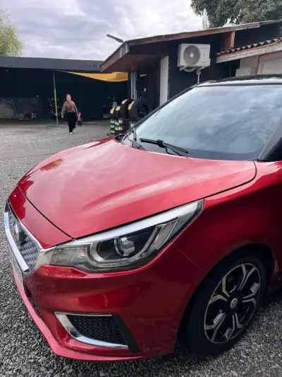 Auto MG rojo en buen estado - miniatura 5