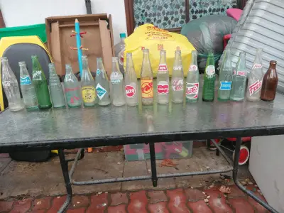 Colección de botellas de vidrio vintage de bebidas - miniatura 2