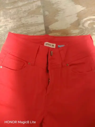 Pantalones rojos para mujer talla 38 - miniatura 2